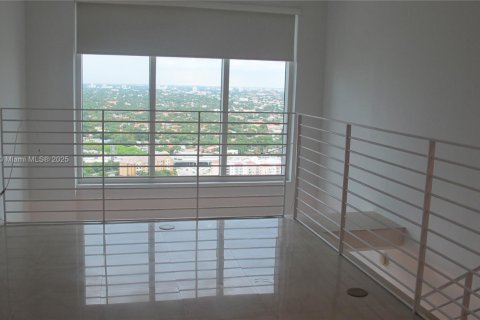 Condo in Miami, Florida, 1 bedroom  № 1705146 - photo 10