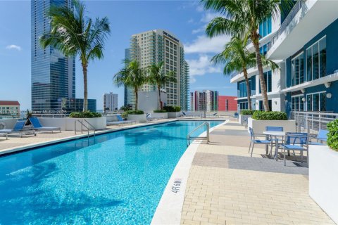 Condo in Miami, Florida, 1 bedroom  № 1705146 - photo 1