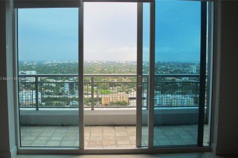 Condo in Miami, Florida, 1 bedroom  № 1705146 - photo 4
