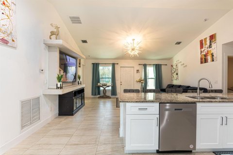 House in Okeechobee, Florida 3 bedrooms, 130.43 sq.m. № 2084199 - photo 24