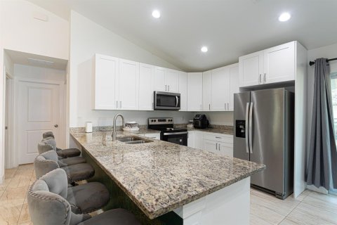 House in Okeechobee, Florida 3 bedrooms, 130.43 sq.m. № 2084199 - photo 30