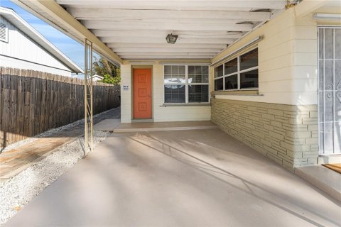 Casa en venta en Gulfport, Florida, 4 dormitorios, 161.46 m2 № 2351929 - foto 3