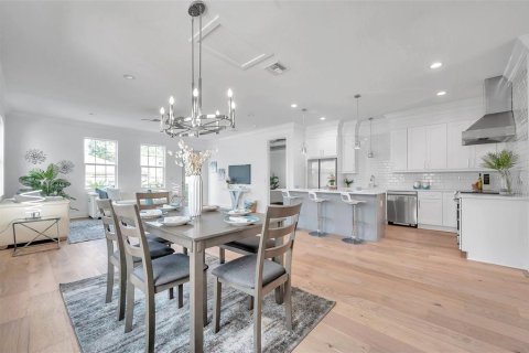 House in Sarasota, Florida 4 bedrooms, 198.9 sq.m. № 2204552 - photo 22