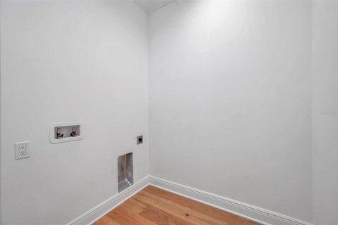 House in Sarasota, Florida 4 bedrooms, 198.9 sq.m. № 2204552 - photo 30