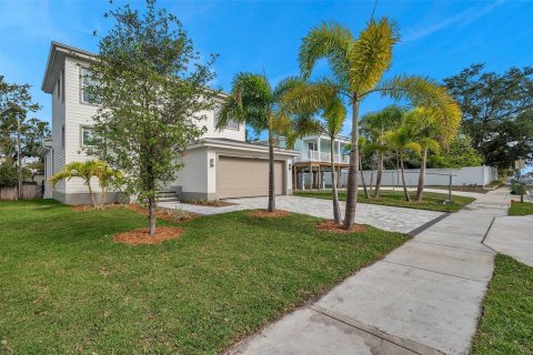 House in Sarasota, Florida 4 bedrooms, 198.9 sq.m. № 2204552 - photo 6