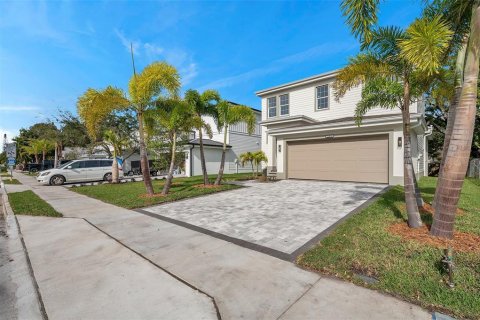House in Sarasota, Florida 4 bedrooms, 198.9 sq.m. № 2204552 - photo 5
