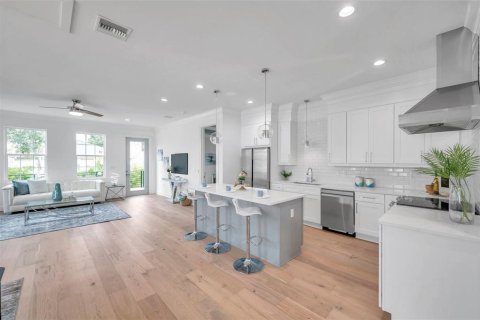 House in Sarasota, Florida 4 bedrooms, 198.9 sq.m. № 2204552 - photo 11