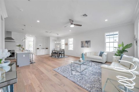 House in Sarasota, Florida 4 bedrooms, 198.9 sq.m. № 2204552 - photo 9