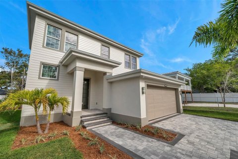House in Sarasota, Florida 4 bedrooms, 198.9 sq.m. № 2204552