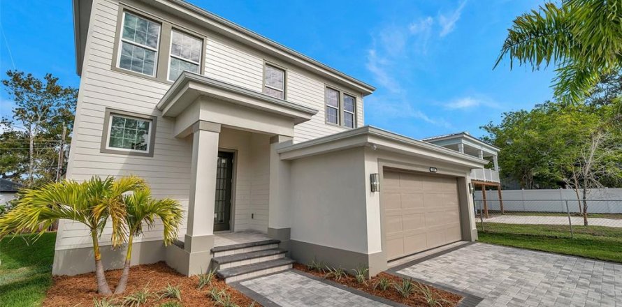 House in Sarasota, Florida 4 bedrooms, 198.9 sq.m. № 2204552
