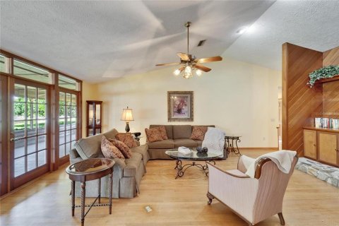 House in Dover, Florida 3 bedrooms, 177.44 sq.m. № 1615532 - photo 8