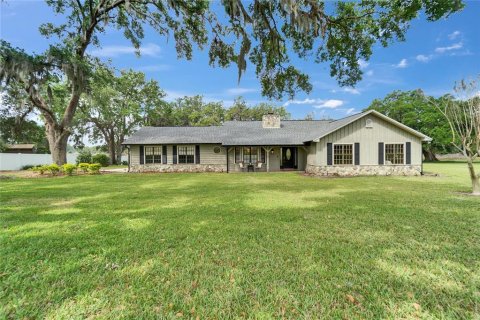 House in Dover, Florida 3 bedrooms, 177.44 sq.m. № 1615532 - photo 1