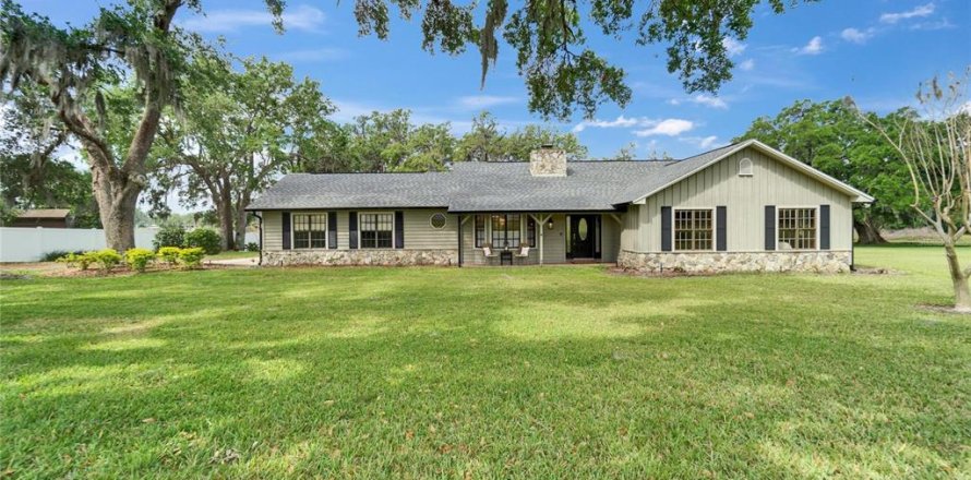 House in Dover, Florida 3 bedrooms, 177.44 sq.m. № 1615532