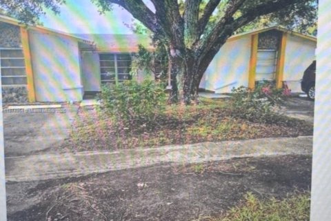 Copropriété à louer à Lauderhill, Floride: 3 chambres, 220.18 m2 № 1928940 - photo 2