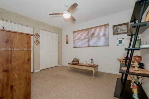 Condominio en venta en Hialeah, Florida, 2 dormitorios, 92.72 m2 № 1968059 - foto 11