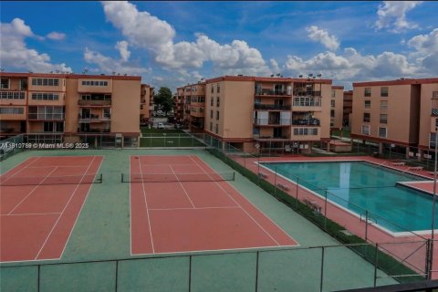 Condominio en venta en Hialeah, Florida, 2 dormitorios, 92.72 m2 № 1968059 - foto 21