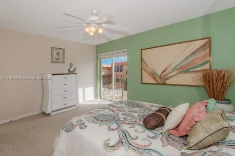 Condominio en venta en Hialeah, Florida, 2 dormitorios, 92.72 m2 № 1968059 - foto 7