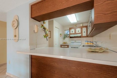 Condominio en venta en Hialeah, Florida, 2 dormitorios, 92.72 m2 № 1968059 - foto 19