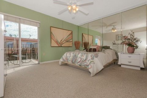 Condominio en venta en Hialeah, Florida, 2 dormitorios, 92.72 m2 № 1968059 - foto 9