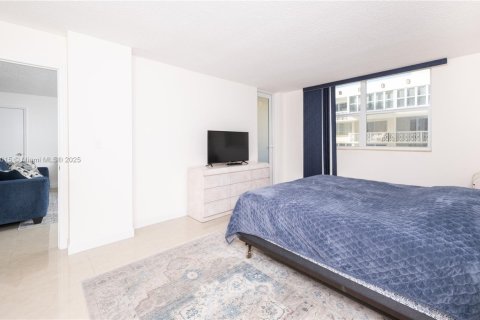 Condominio en venta en Hallandale Beach, Florida, 2 dormitorios, 102.19 m2 № 1928650 - foto 17