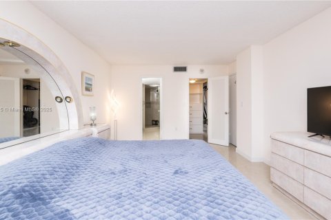 Condominio en venta en Hallandale Beach, Florida, 2 dormitorios, 102.19 m2 № 1928650 - foto 20