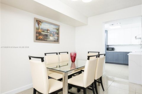 Condominio en venta en Hallandale Beach, Florida, 2 dormitorios, 102.19 m2 № 1928650 - foto 14