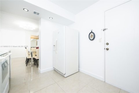 Condominio en venta en Hallandale Beach, Florida, 2 dormitorios, 102.19 m2 № 1928650 - foto 12