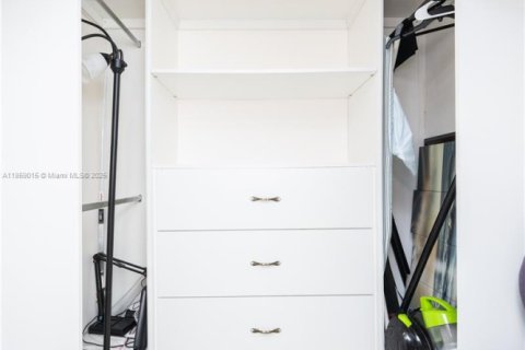 Condominio en venta en Hallandale Beach, Florida, 2 dormitorios, 102.19 m2 № 1928650 - foto 22