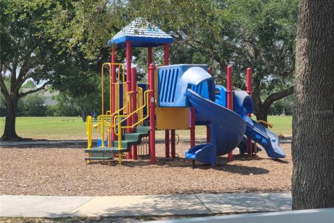Townhouse in Lakewood Ranch, Florida 3 bedrooms, 125.98 sq.m. № 1192137 - photo 25