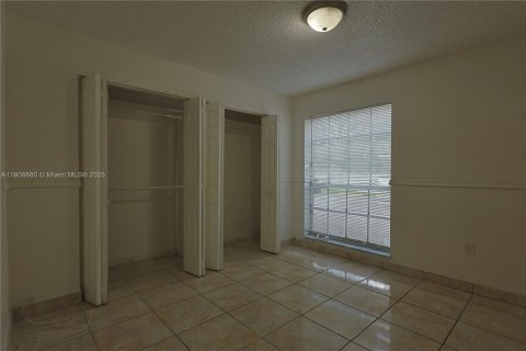 Condo in Miami Lakes, Florida, 2 bedrooms № 1964955 - photo 15