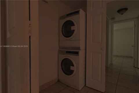 Condo in Miami Lakes, Florida, 2 bedrooms № 1964955 - photo 18