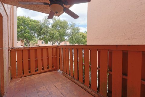 Condo in Miami Lakes, Florida, 2 bedrooms № 1964955 - photo 20