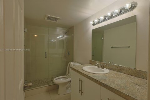 Condo in Miami Lakes, Florida, 2 bedrooms № 1964955 - photo 11
