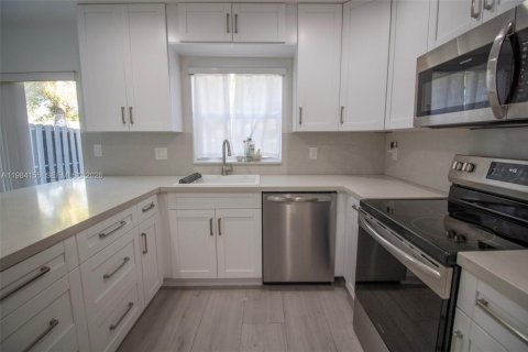 Снять в аренду таунхаус в Дейви, Флорида 3 спальни, 157.1м2, № 2048587 - фото 7