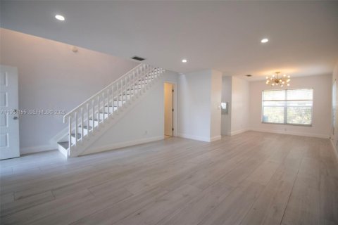 Снять в аренду таунхаус в Дейви, Флорида 3 спальни, 157.1м2, № 2048587 - фото 3