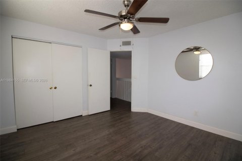 Снять в аренду таунхаус в Дейви, Флорида 3 спальни, 157.1м2, № 2048587 - фото 18