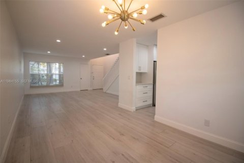 Снять в аренду таунхаус в Дейви, Флорида 3 спальни, 157.1м2, № 2048587 - фото 4