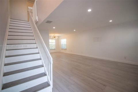 Снять в аренду таунхаус в Дейви, Флорида 3 спальни, 157.1м2, № 2048587 - фото 2