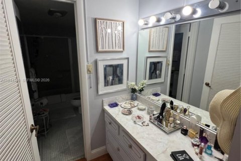 Condo in Pembroke Pines, Florida, 1 bedroom  № 2001034 - photo 14