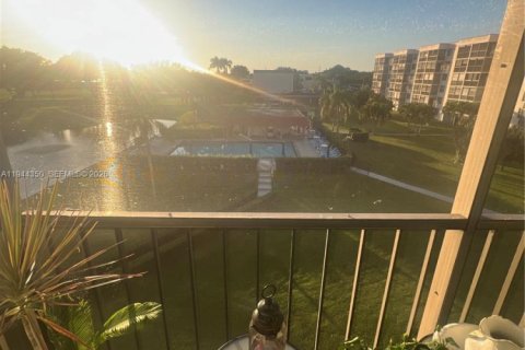 Condo in Pembroke Pines, Florida, 1 bedroom  № 2001034 - photo 6