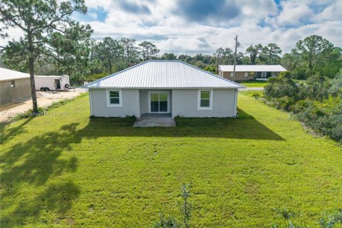 House in Lake Placid, Florida 3 bedrooms, 108.7 sq.m. № 1823707 - photo 4