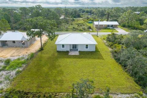 House in Lake Placid, Florida 3 bedrooms, 108.7 sq.m. № 1823707 - photo 5