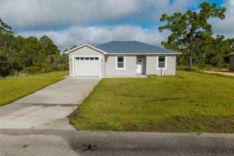 House in Lake Placid, Florida 3 bedrooms, 108.7 sq.m. № 1823707 - photo 1
