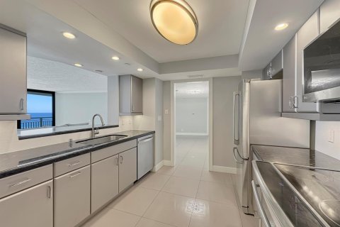 Снять в аренду кондоминиум в Ривьера-Бич, Флорида 4 комнаты, 140.19м2, № 2078440 - фото 6