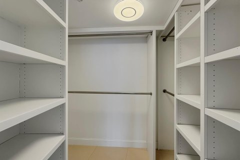 Снять в аренду кондоминиум в Ривьера-Бич, Флорида 4 комнаты, 140.19м2, № 2078440 - фото 13