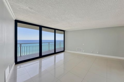 Снять в аренду кондоминиум в Ривьера-Бич, Флорида 4 комнаты, 140.19м2, № 2078440 - фото 2