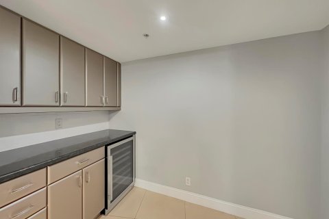 Снять в аренду кондоминиум в Ривьера-Бич, Флорида 4 комнаты, 140.19м2, № 2078440 - фото 5