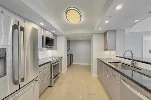 Снять в аренду кондоминиум в Ривьера-Бич, Флорида 4 комнаты, 140.19м2, № 2078440 - фото 4