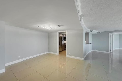 Снять в аренду кондоминиум в Ривьера-Бич, Флорида 4 комнаты, 140.19м2, № 2078440 - фото 8