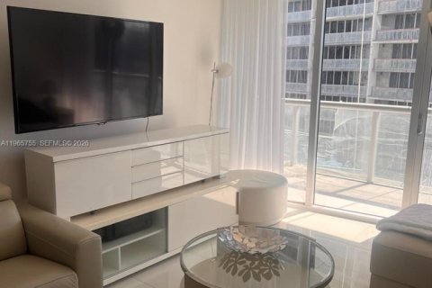 Condominio en alquiler en Miami, Florida, 2 dormitorios, 94.02 m2 № 2041751 - foto 3